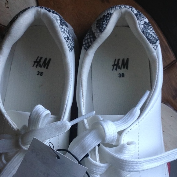 NWT H&M white sneakers - Picture 7 of 7